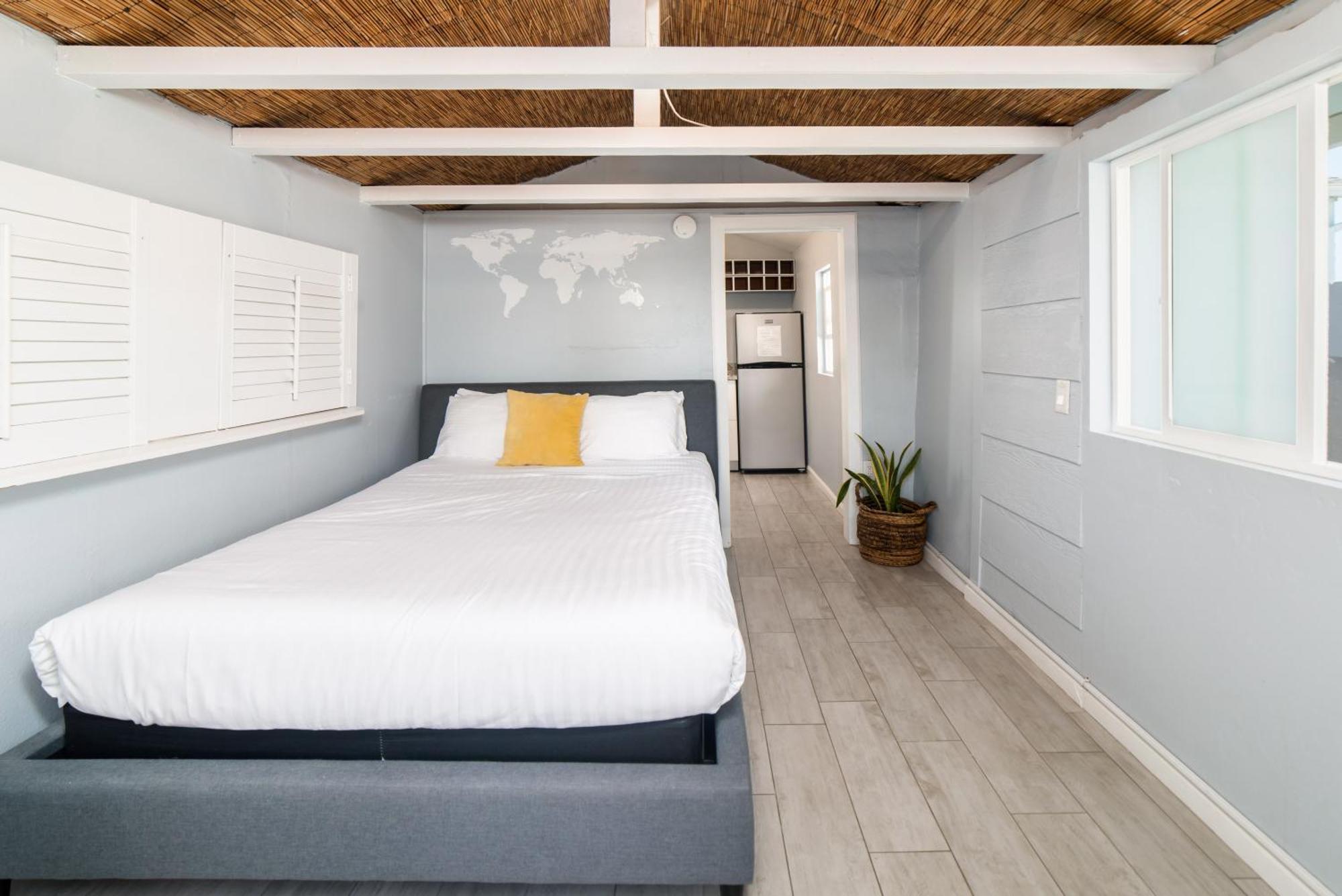 Pacific Bungalow In Oceanside With Backyard & Tiny House מראה חיצוני תמונה