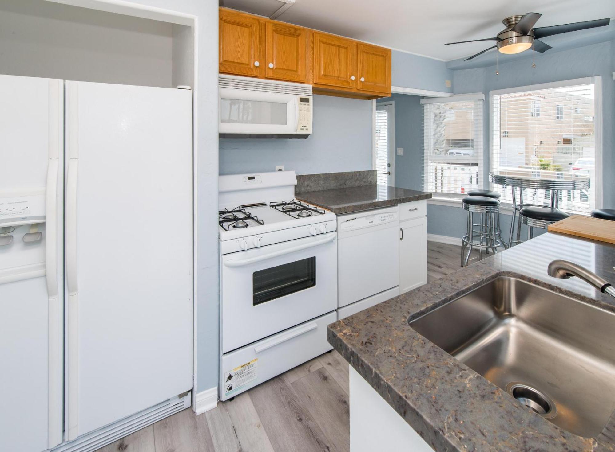 Pacific Bungalow In Oceanside With Backyard & Tiny House מראה חיצוני תמונה
